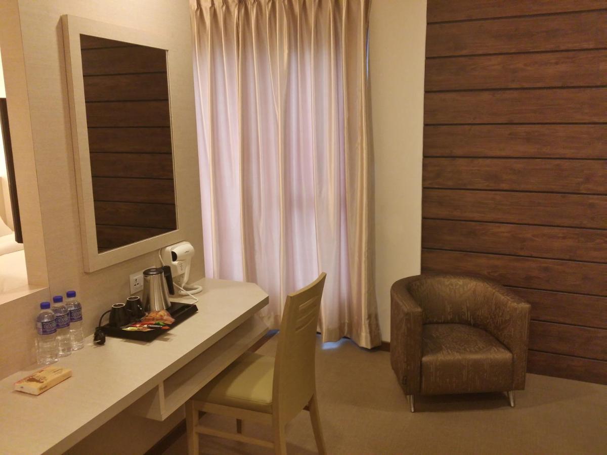 Rs Boutique Hotel Kluang Buitenkant foto