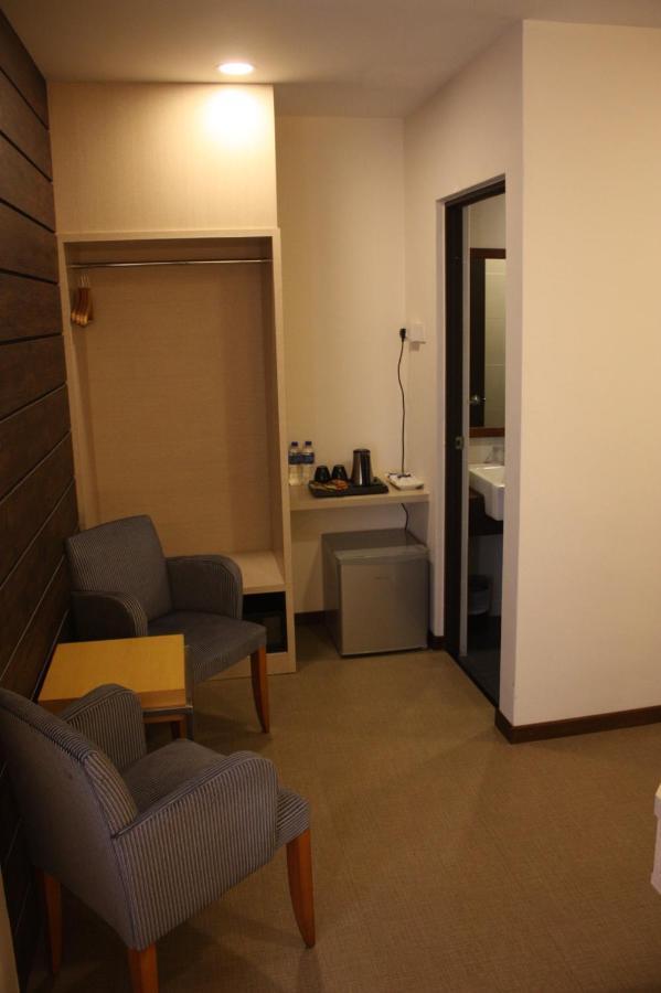 Rs Boutique Hotel Kluang Buitenkant foto