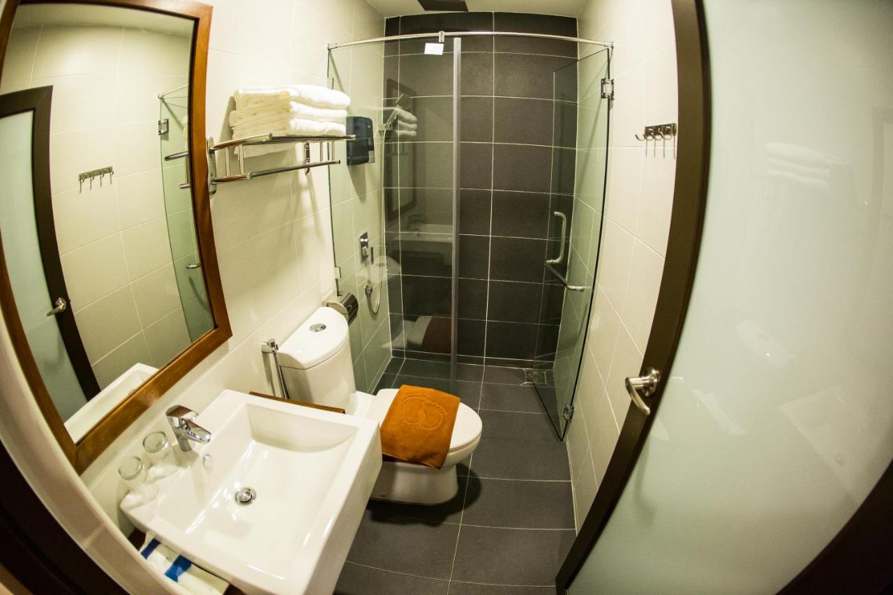 Rs Boutique Hotel Kluang Buitenkant foto